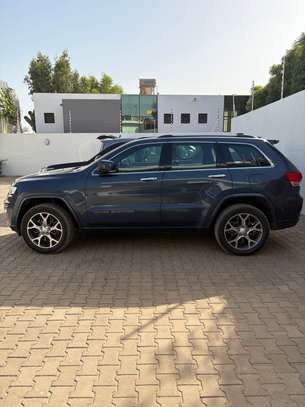 Jeep Grand Cherokee image 2