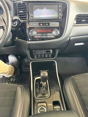 Mitsubishi Outlander image 13