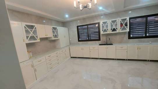 Villa R+2 à louer aux Almadies ! image 7