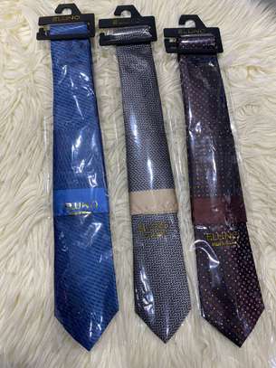 Cravate en soie et pochette assortie image 5