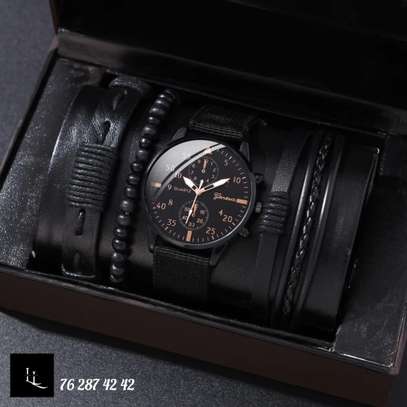 MONTRE AVEC BRACELETS EN CUIR image 1