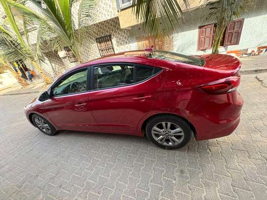 Hyundai Elantra image 10