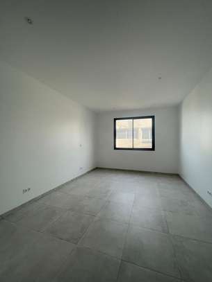 F6 à louer sur la corniche ouakam 385 m² neuf image 8