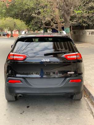 Jeep Cherokee image 7