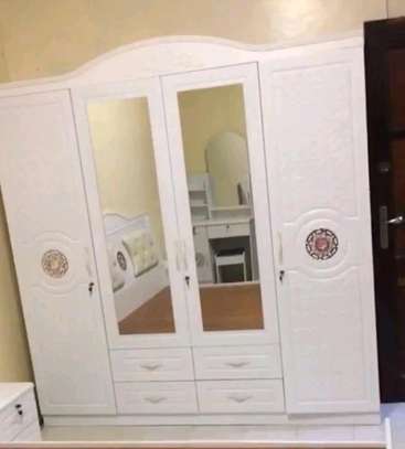 Armoire marron et blanc image 8