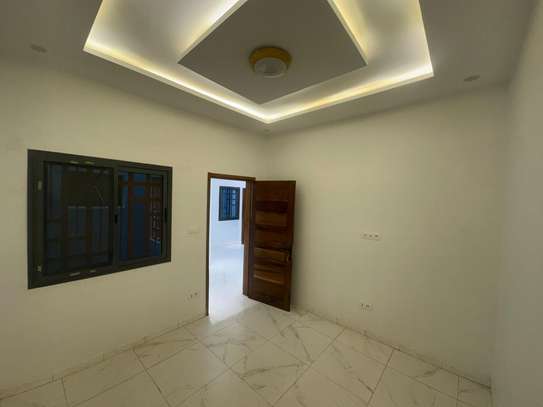 A LOUER APPARTEMENT F4 NGOR image 9