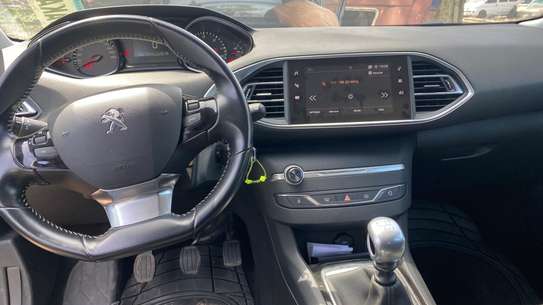 Peugeot 308 2016 image 6