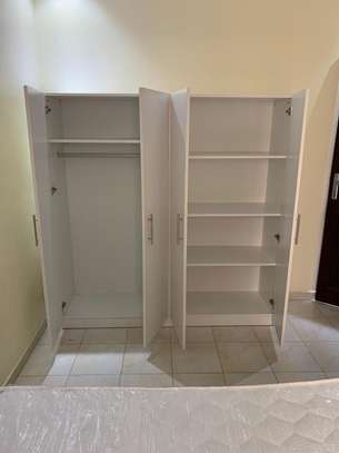 Armoire deux battants blanche en bois tres solide image 4