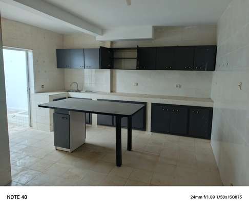 Belle villa à la citée djilly mbaye image 6