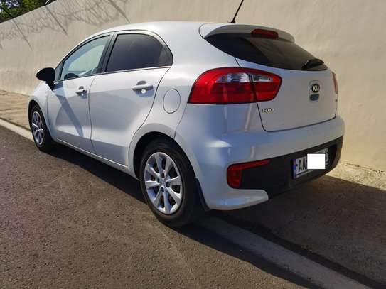 LOCATION KIA RIO AUTOMATIQUE/ESSENCE image 1