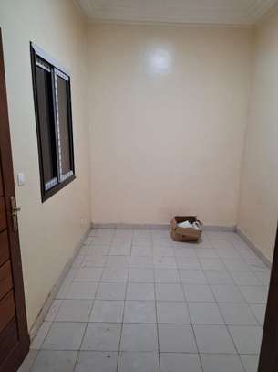 CHAMBRE  avec SALLE DE BAIN À LOUER image 1