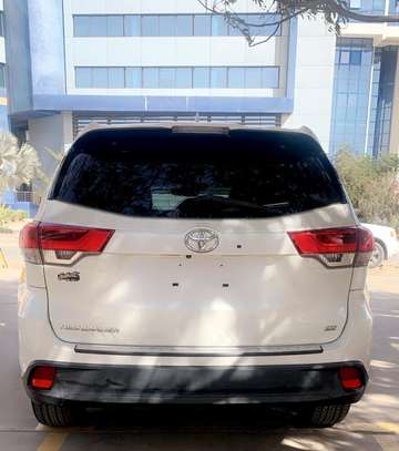 Toyota Highlander limited 7 places image 6