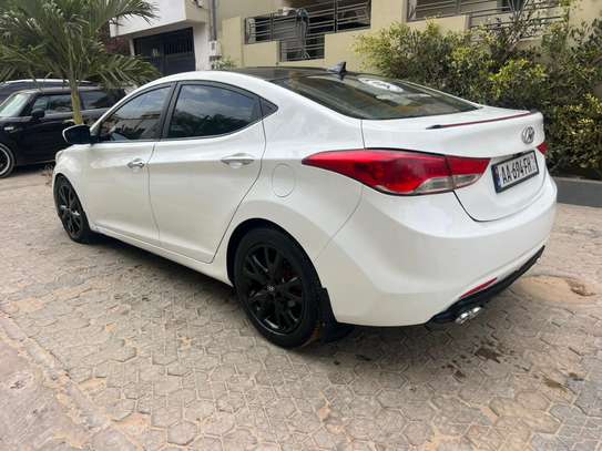 Hyundai Elantra Limited image 5