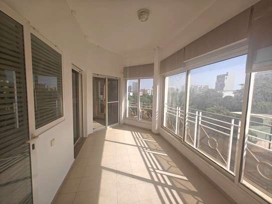 Appartement a louer point E image 1