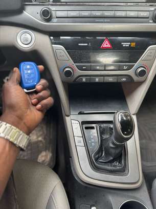 Hyundai Elantra image 6