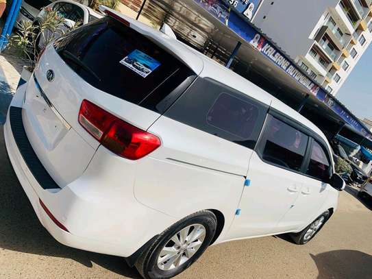 Kia carnival 2017 image 5