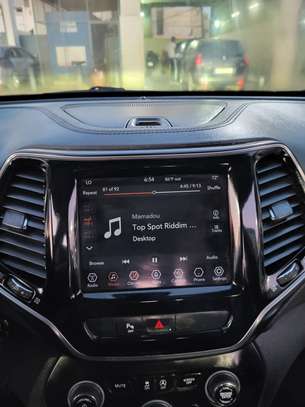 JEEP CHEROKEE image 4