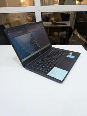 HP laptop 14 AMD Athlon 4g de ram 128 image 3
