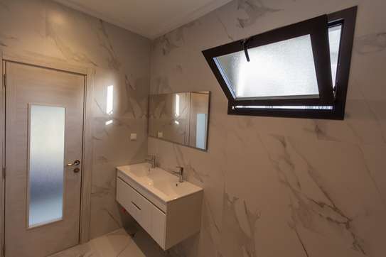 À louer non meublé – Appartement F4 de standing proche IPG image 14