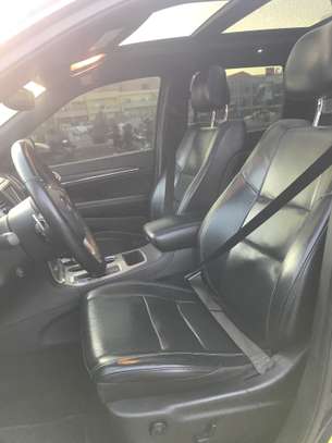 Jeep Grand Cherokee image 8