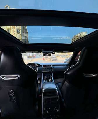 Range Rover SVR image 3