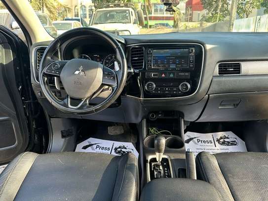 MITSUBISHI  OUTLANDER 2016 image 3