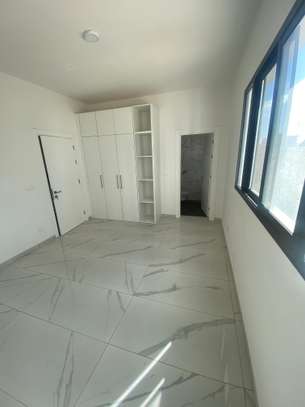 APPARTEMENT F4 NEUF HAUT STANDING POINT E image 10
