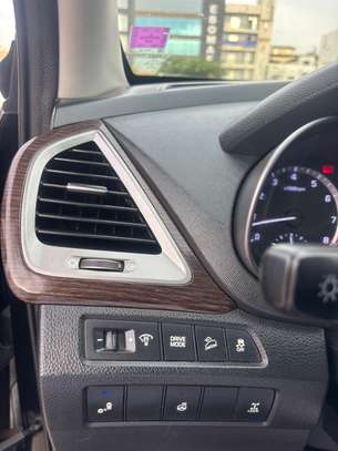 Hyundai Santafé venant 2018 full options 2.0L image 15
