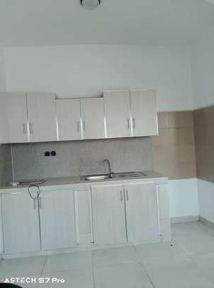 Appartement vide à louer au Point E image 2