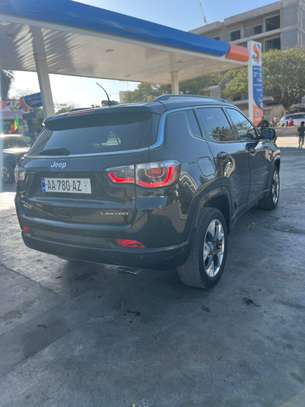 Jeep Compass SUV noir essence automatique image 4