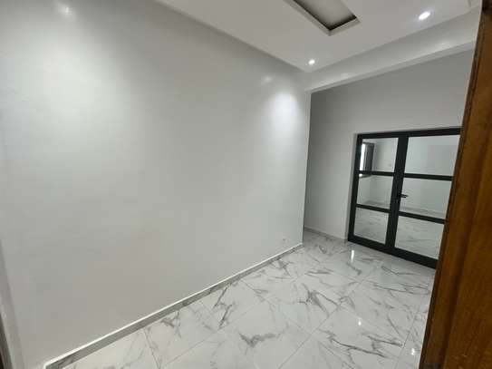 À loué appartement neuf luxe  HANN MARISTE F3 image 6