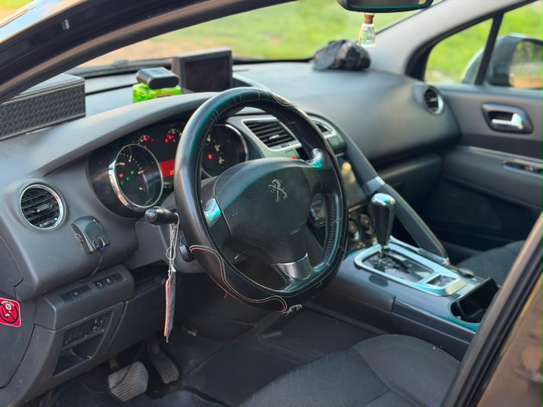 Peugeot 3008 SUV compact noir confort et style image 7