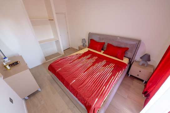 Villa familiale moderne avec jardin et loisirs image 15