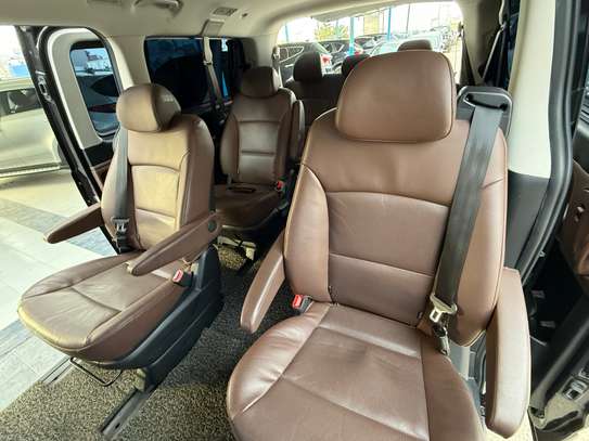 Hyundai Starex 9 places Exclusive 2019 image 12