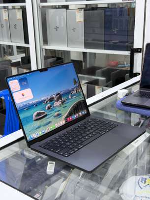 MacBook Pro 2025 M5 image 3