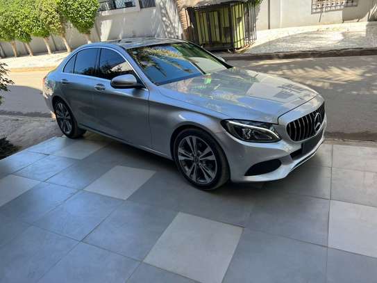 Mercedes Benz C300 2018 image 2