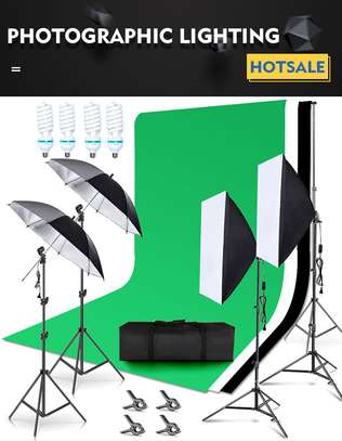 Studio fond vert avec éclairage softbox Vidéo - Photo image 2