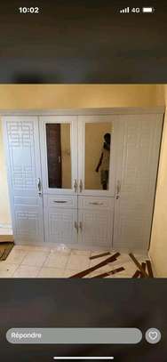 Armoire marron et blanc image 2