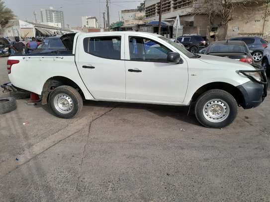 Mitsubishi l200 2018 image 1
