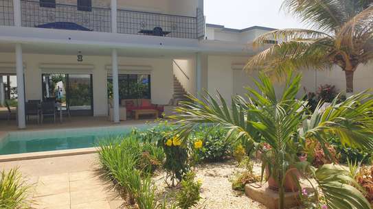 Villa de standing côté mer image 1