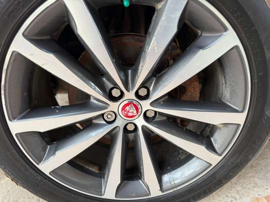 JAGUAR f-Pace image 8