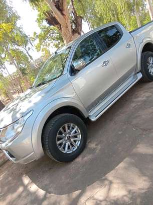 Mitsubishi L200 pick-up argent robuste polyvalent image 3