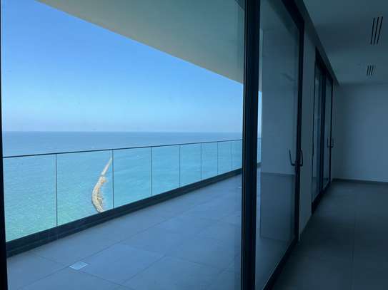 Grand et beau F5 sur la mer au Plateau Corniche Est image 2