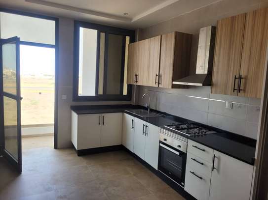 Trois chambres à louer par mois image 3