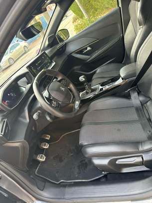 PEUGEOT 208 GT Année 2024 image 5