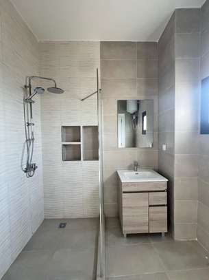 Appartement F4 à louer au Point E image 15