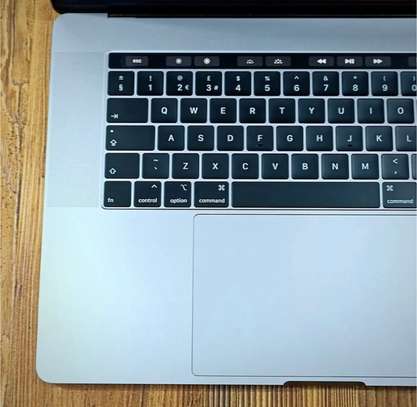 MacBook Pro Touchbar i7 2017 15 pouces image 3