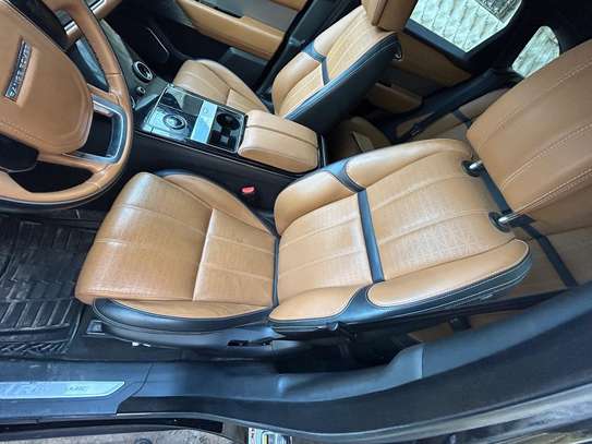 Range rover velar image 9