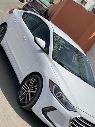Hyundai élantra image 1