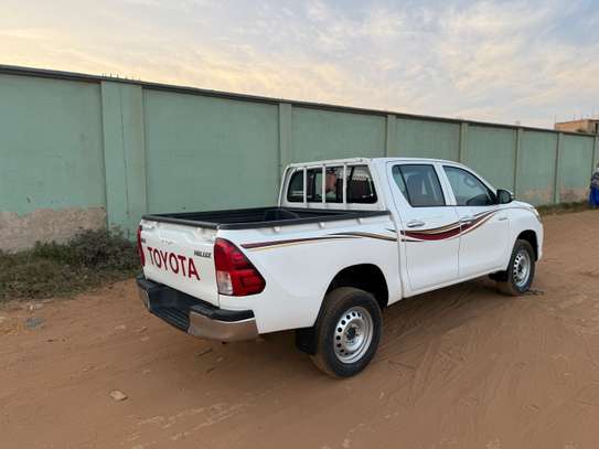 Toyota Hilux 2018 image 2
